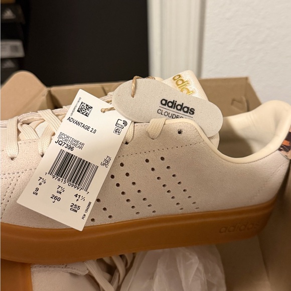 Adidas women’s Cream Sneakers with Brown Sole and cheetah print - Picture 3 of 4